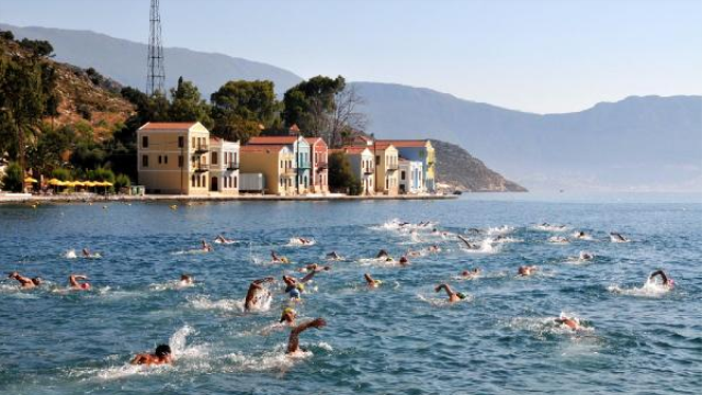 Yunanistan ve Türkiye Arasında Yüzme Yarışı Yapıldı