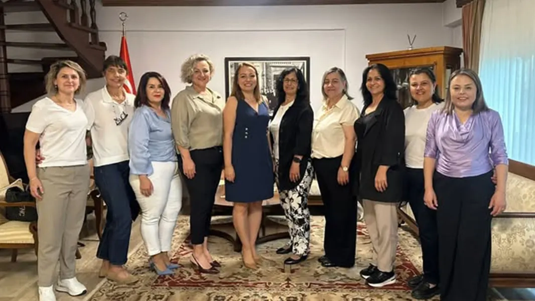 Hanımeli Derneği yönetimi başkonsolosluk konutunda ağırladı