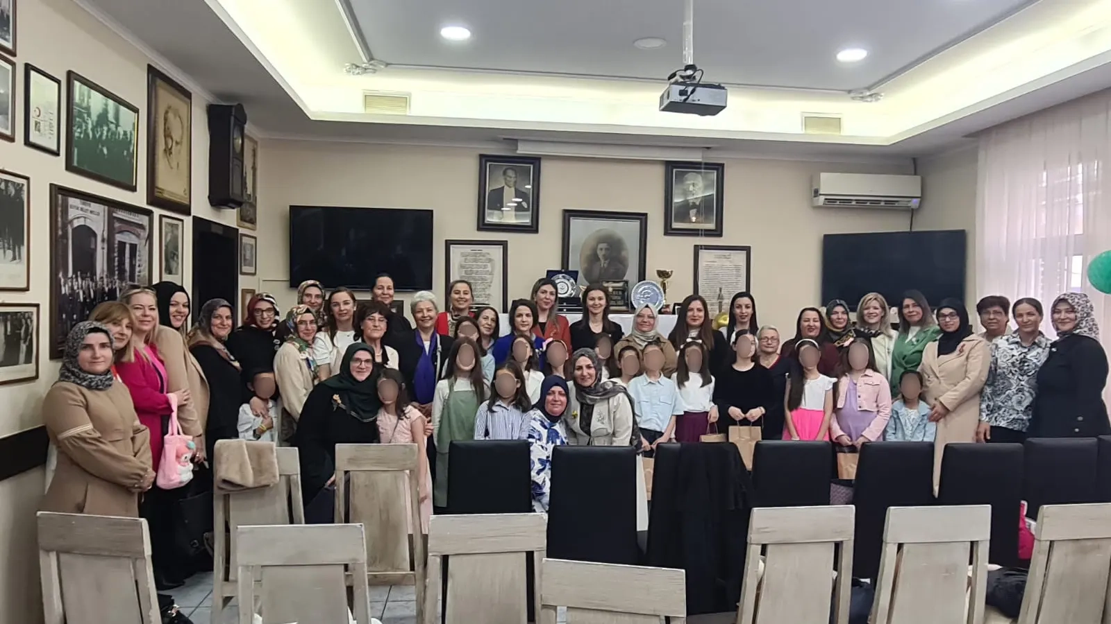 İskeçe Türk Birliği'nde ANNELER GÜNÜ kutlaması