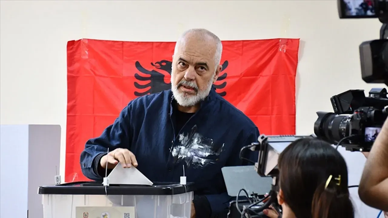 Arnavutluk'taki seçimleri Edi Rama kazandı