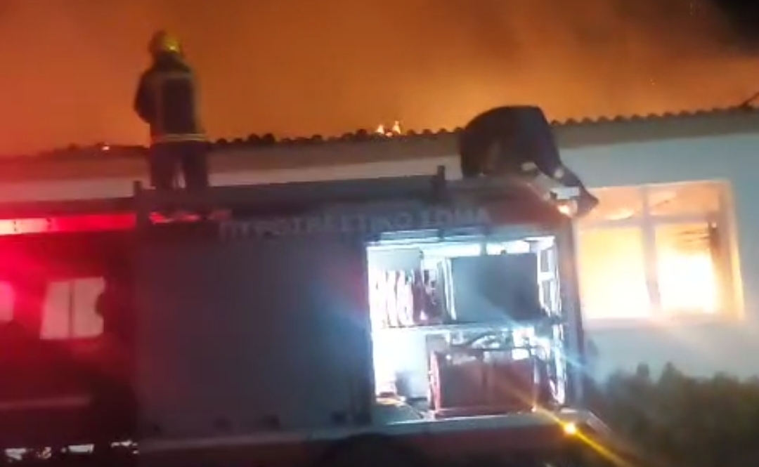 Aşağıköy Türk Azınlık İlkokulu binası küle döndü 