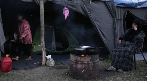 Yunanistan'da sığınmacılar ramazanın ilk gününü hasretle geçirdi