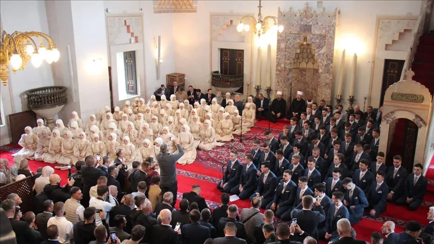 Saraybosna’daki Gazi Hüsrev Bey Medresesi 475’inci mezunlarını verdi