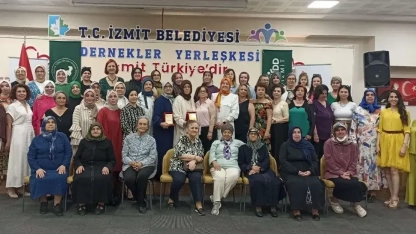 Batı Trakyalı Türk kadınlar İzmit'te bir araya geldi