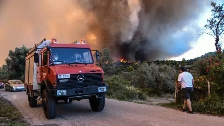 AB, Yunanistan’a 323 itfaiyeci gönderiyor