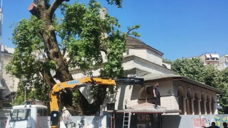 Yanya’da cami önündeki büfe kaldırıldı