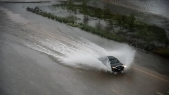 ABD: Seller en az 24 can aldı, 20 kişi kayıp