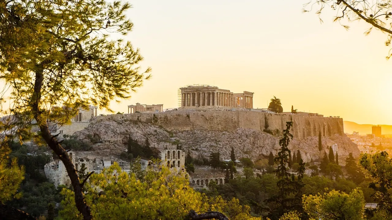 Akropolis aşırı sıcak hava nedeniyle ziyaretçilere kapatıldı
