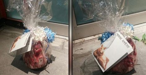 Cami Avlusuna Domuz Kafası Bırakıp, "Üzerine Afiyet Olsun" Yazdılar