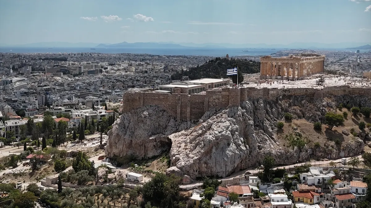 Turizm Yunanistan için hem ekonominin önemli bir unsuru hem de yeni bir mücadele alanı
