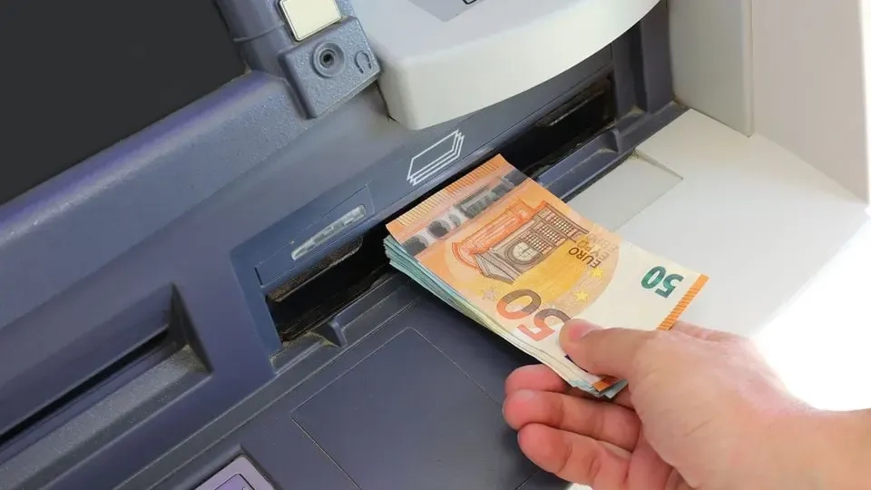 Bankamatik ücretlerine tepki büyüyor, hükümet müdahale sinyali verdi