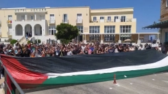 Siros Adası'na gelen kruvaziyer, Ada'daki tepki nedeniyle İsrailli yolcularını indiremedi