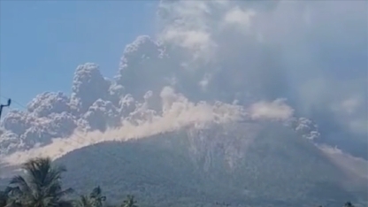 Endonezya'daki Lewotobi Laki-Laki Yanardağı'nda patlama meydana geldi