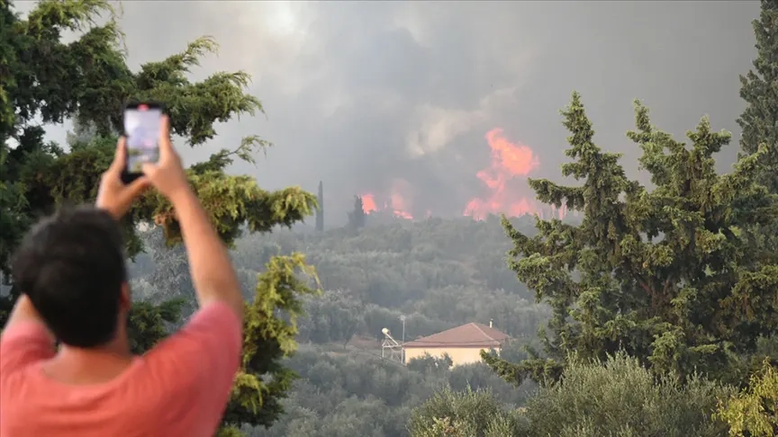 Yunanistan'da son 4 günde 242 orman yangını çıktı