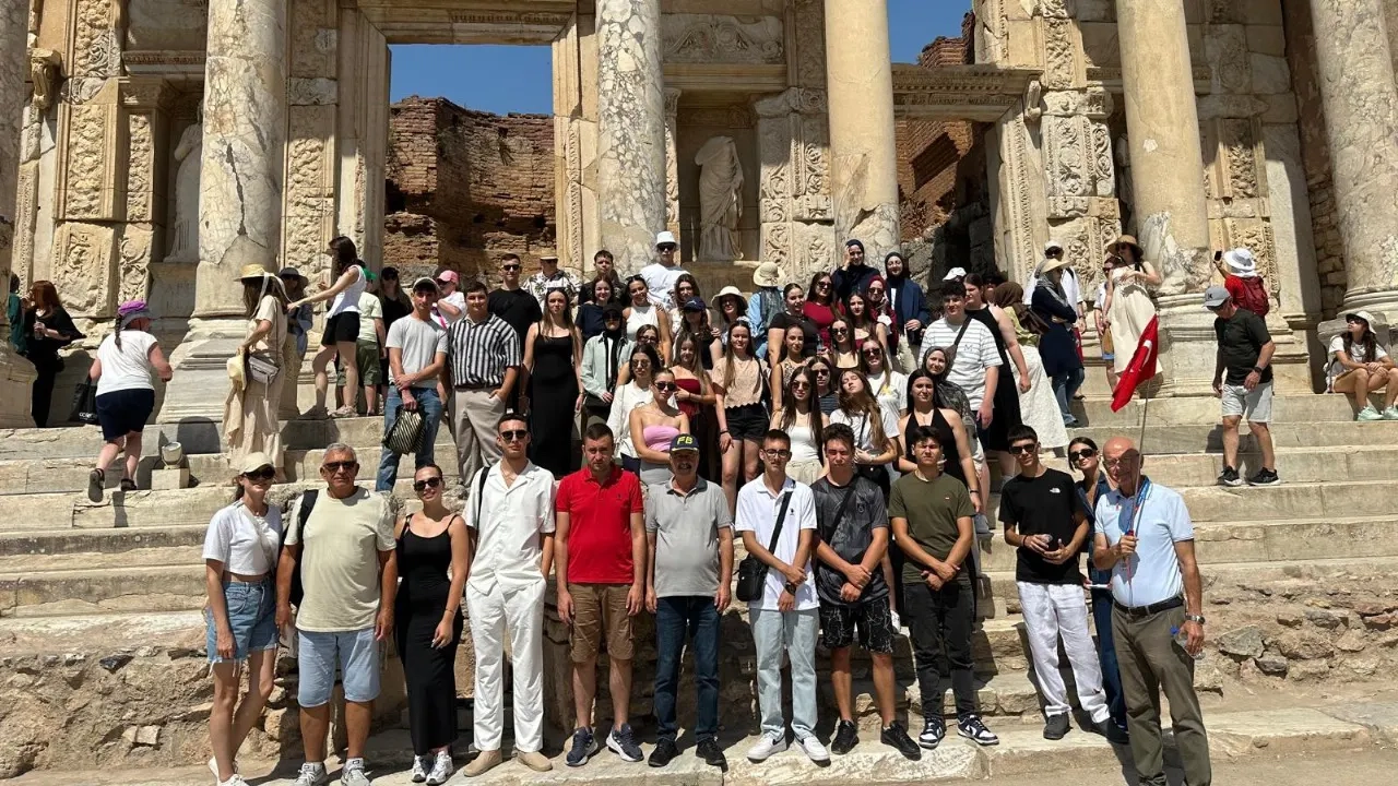 İskeçeli gençler İzmir’i gezdi