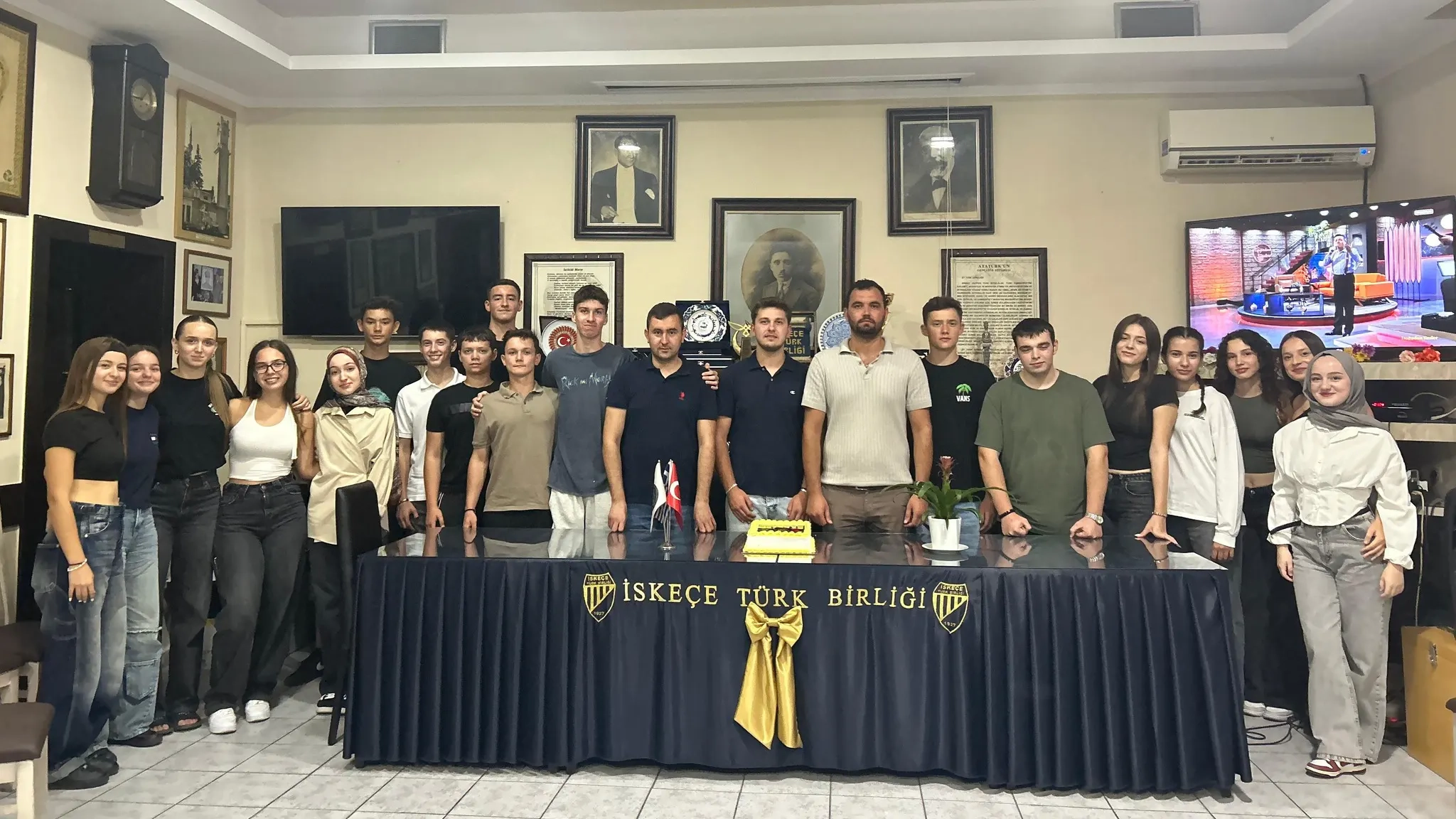 İskeçe Türk Birliği Gençlik Kolu’ndan Üniversiteye Uğurlama ve Veda Gecesi