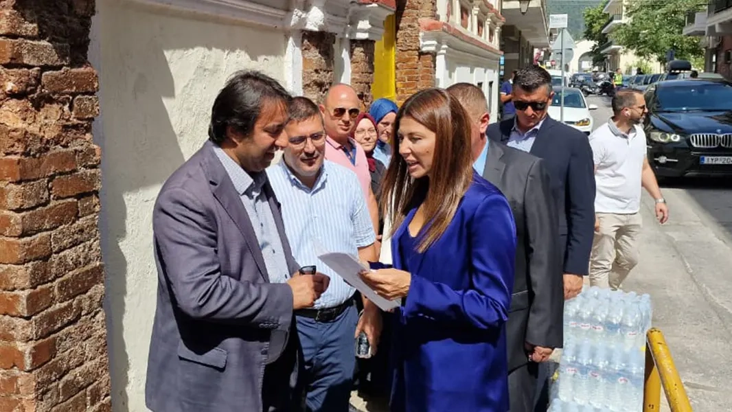 Eğitim Bakanı Zaharaki, İskeçe Azınlık Ortaokulu ve Lisesi'ni ziyaret etti