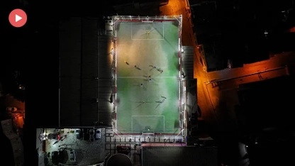 Video | 5 katlı binanın çatısında halı saha keyfi