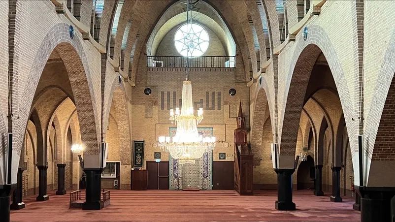 Hollanda'da 9 camiye kan izleri taşıyan nefret içerikli mektuplar gönderildi