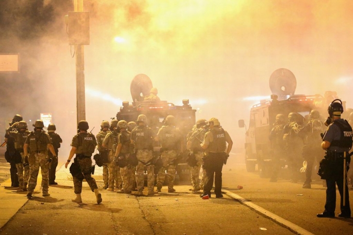 ABD'de Irkçılık Karşıtı Protestoya Polisten Bombalı Müdahale