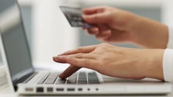 Ηλεκτρονικές συναλλαγές: Ποιοι κινδυνεύουν με πρόσθετο φόρο 22%