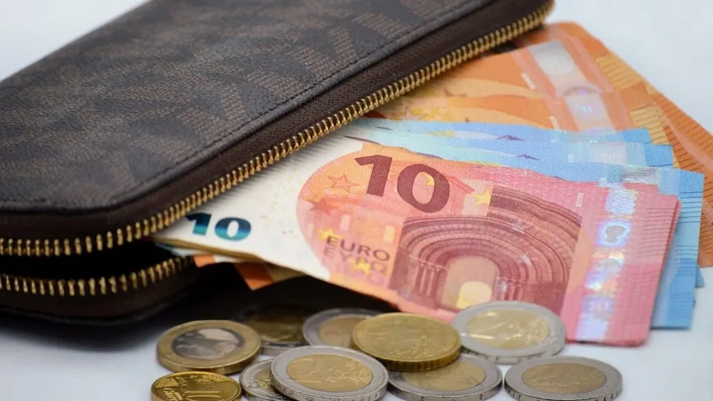 Επίδομα 250 ευρώ σε συνταξιούχους: Πότε θα δοθεί και ποιοι θα το λάβουν