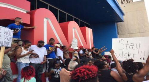 İç Çatışmaların Büyüdüğü ABD'de Protestocular CNN Binasına Yürüdü