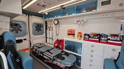 Dedeağaç'ta bir hasta ambulanstaki sedyeden yola düştü!