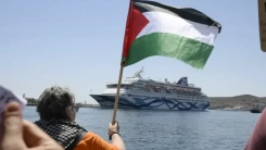 İsrailli turistleri taşıyan kruvaziyer, Kalamata Limanı'nda protesto edildi