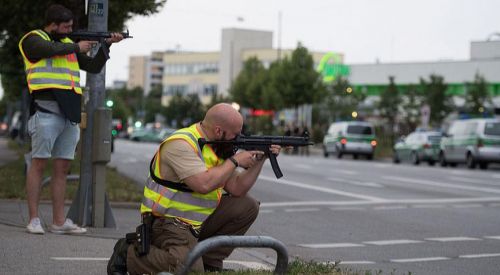 Alışveriş Merkezinde Etrafa Ateş Açıldı: 10 Ölü
