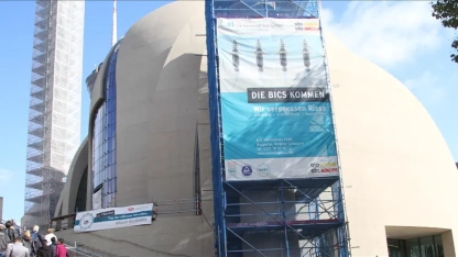 Berlin’de ibadet yasağı krizi: Müslüman öğrenciler okulu mahkemeye verdi