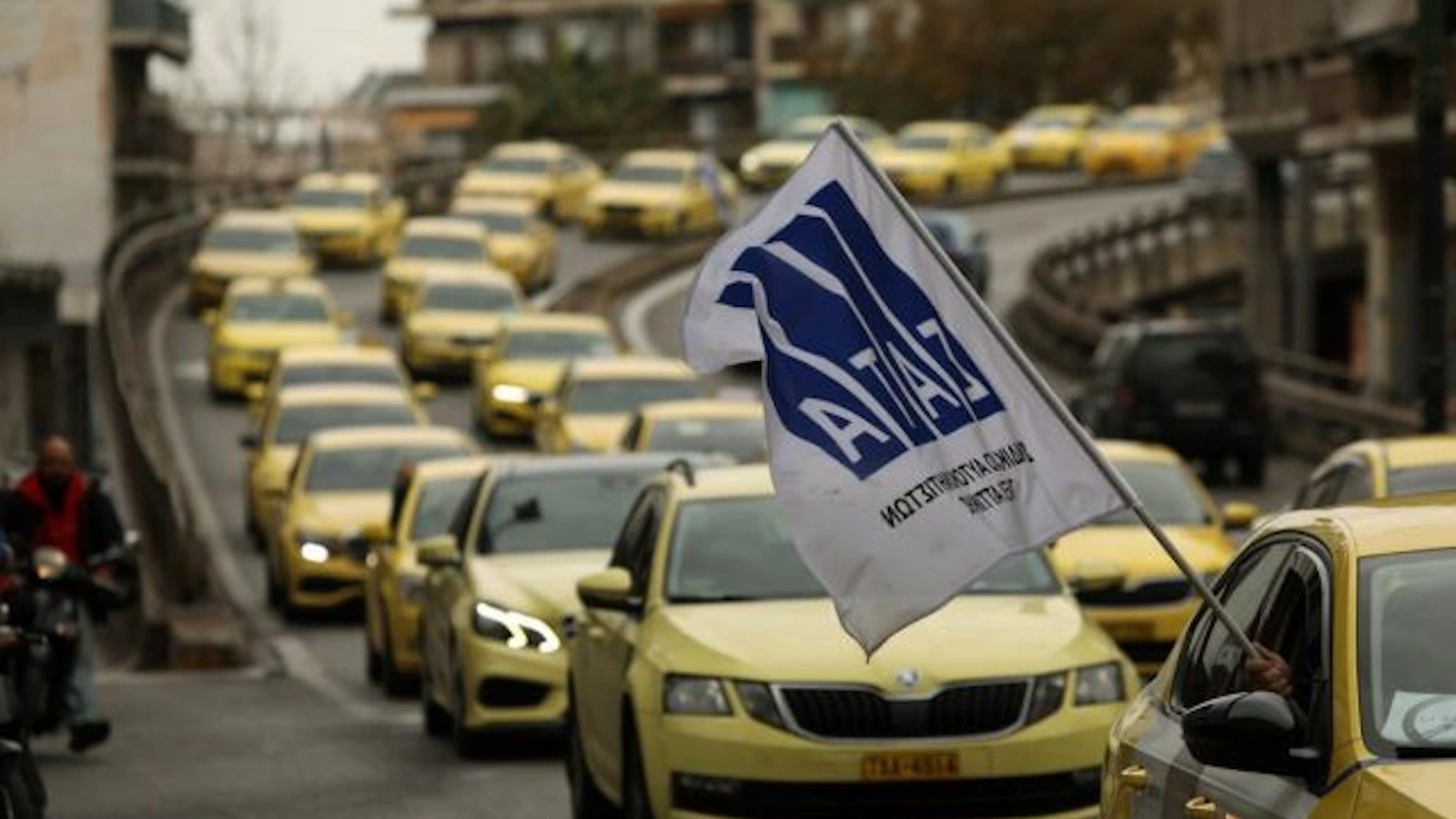 Atina'da taksiciler 48 saatlik greve gitti