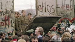 Berlin Duvarı'nın yıkılışının üzerinden 36 yıl geçti