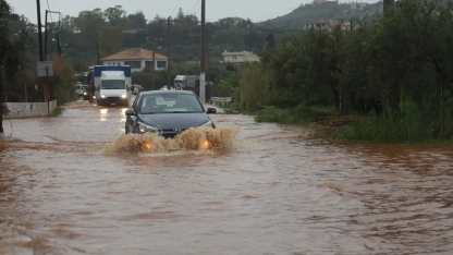 Meteoroloji’den acil çağrı: Vatandaşlar dikkatli olsun – Ev ve iş yerlerini su bastı, yollar trafiğe kapandı