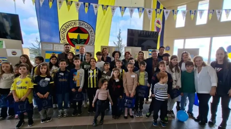 Batı Trakyalı çocuklar hayallerindeki Fenerbahçe'yi çizdi
