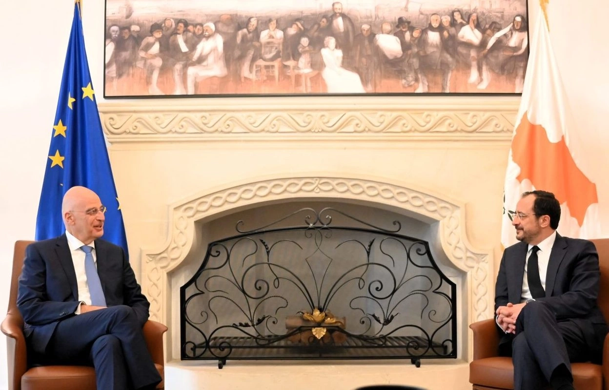 Dendias’tan Türkiye’nin SAFE programına katılımına tepki: “Yasa dışı eylemler sürdükçe mümkün değil”