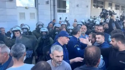 Dedeağaç Havalimanı’nda gerginlik: Çiftçiler görüşmek istedi, Miçotakis yan kapıdan kaçtı