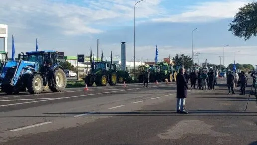 Dedeağaç Havalimanı’nda gerginlik: Çiftçilerin görüşmek istediği Miçotakis yan kapıdan kaçtı