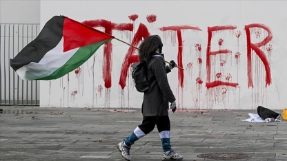 Almanya'da Filistin destekçileri Başbakanlık binasına kırmızı boyayla "failler" yazdı