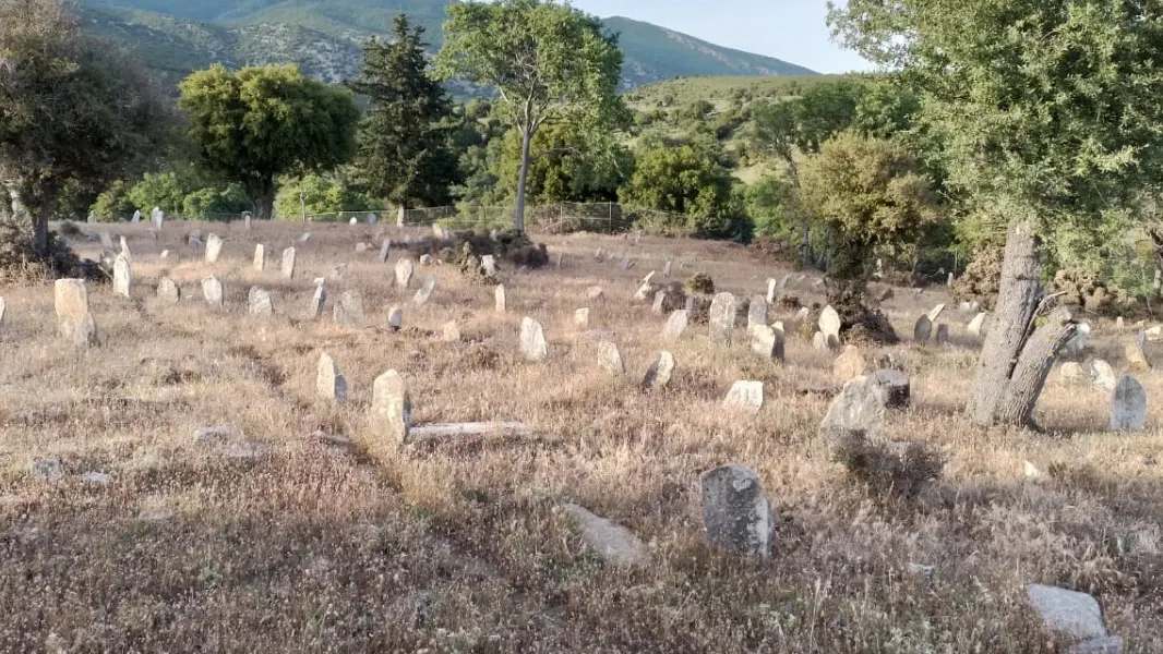 Batı Trakya’da Türk köyünde mezarlık temizleyen soydaşlara soruşturma