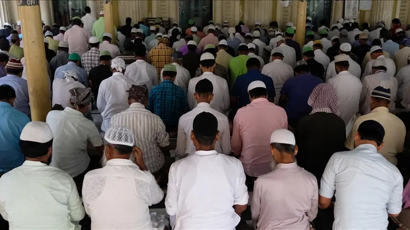 Hindistan’da 600 yıllık cami kundaklandı
