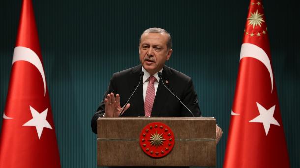 Ερντογάν: «Η Δύση τάσσεται υπέρ του πραξικοπήματος»