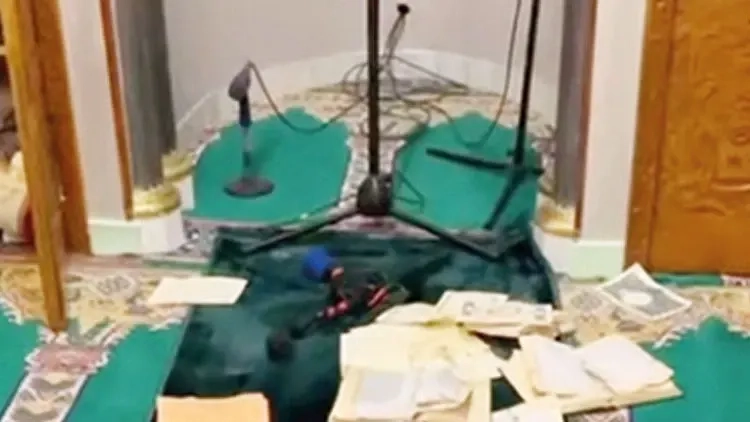 Fransa’da bir camiye ırkçı saldırı düzenlendi, Kur’an-ı Kerim yırtıldı, mermi bırakıldı