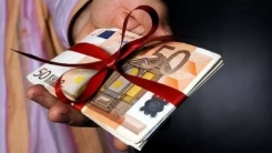 Ποιοι δικαιούνται δώρο και διπλά επιδόματα – Υπολογίστε το ποσό