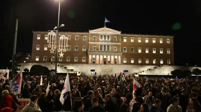 Düşük ücret ve yaşam maliyetlerindeki artışa karşı protesto