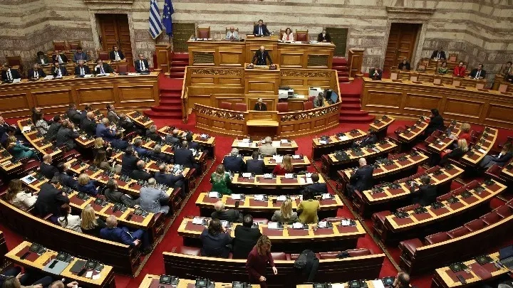Yunanistan: 2026 bütçesi 66 saat tartışıldı, sonunda onaylandı