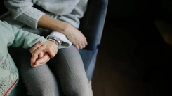 Uzmanlar uyarıyor: Ebeveynlerin yaptığı bu hatalar çocukların özgüvenini yerle bir ediyor