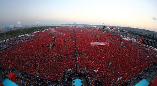 Türkler, 'Demokrasi ve Şehitler Mitingi' ile yeni bir destan yazdı