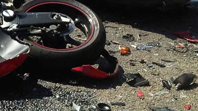 Genç motosiklet sürücüsü uçurumdan düştü, hayatını kaybetti