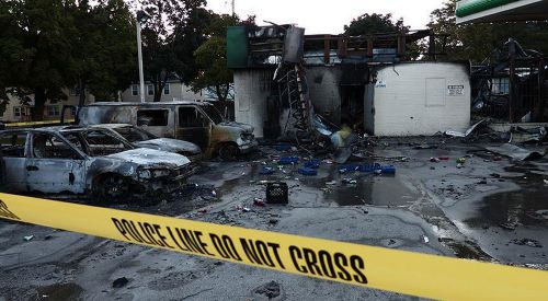 ABD'de polis şiddetini protesto gösterilerinde ortalık karıştı